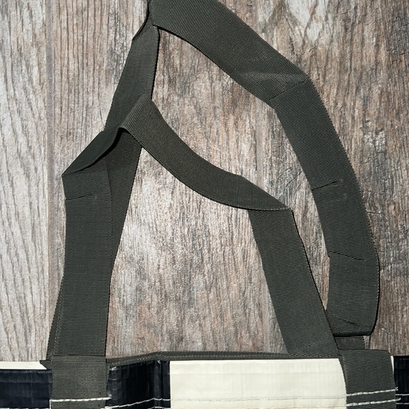 BEIGE & GREEN TOTE BAG NWT - Picture 3 of 9